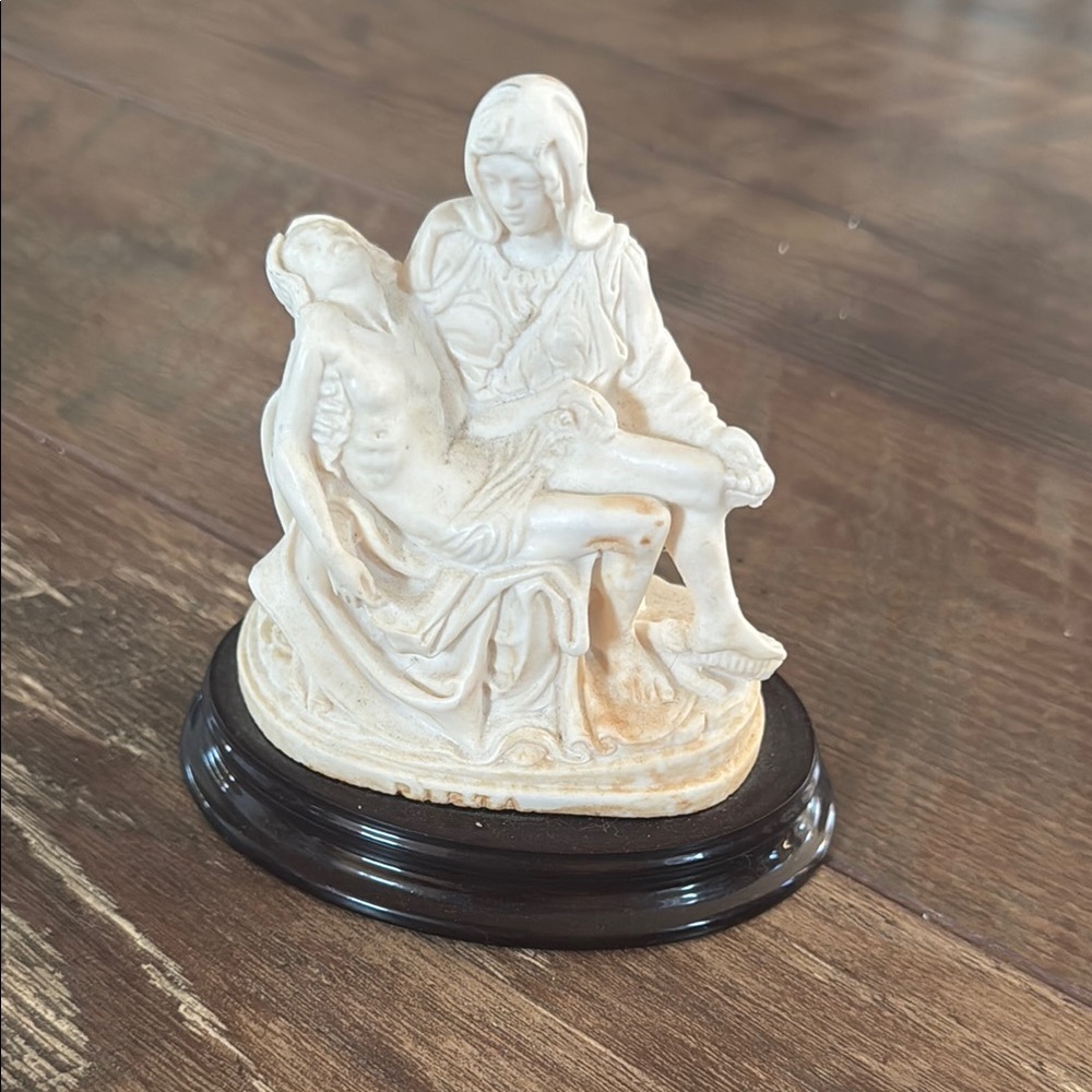 Pieta Figurine By Michelangelo